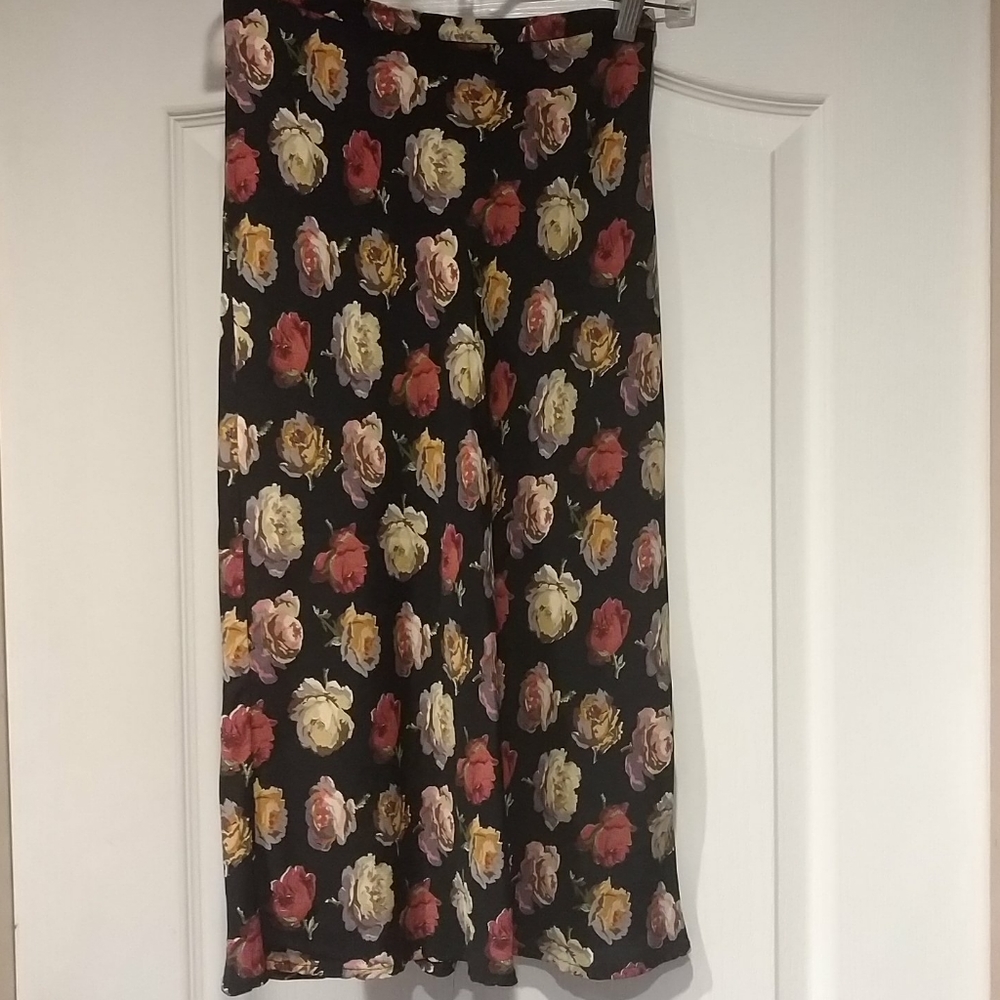 Beautiful Floral Betsy Johnson Petite Skirt